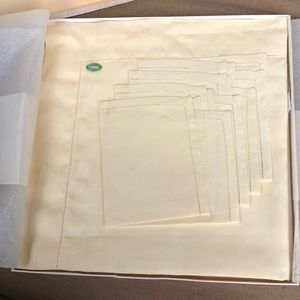 Linbro tablecloth and napkins, vintage unused